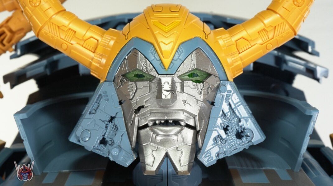 Transformers HasLab War For Cybertron Unicron Review  (19 of 58)